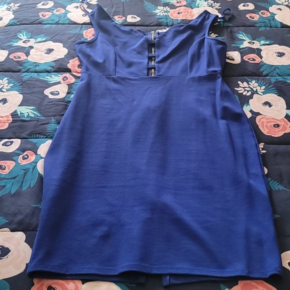 Dress - Picture 1 of 6